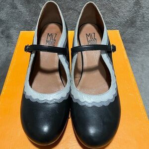 MIZ MOOZ New York City 8.5M Frankie Black Mary Jane Pumps